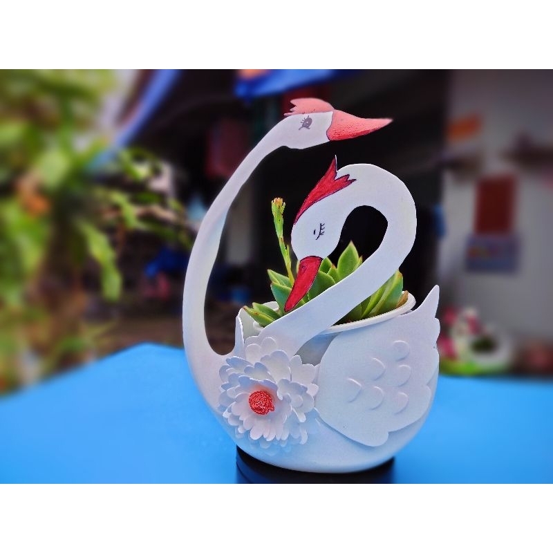 chậu trồng hoa bằng chai nhựa thiên Nga