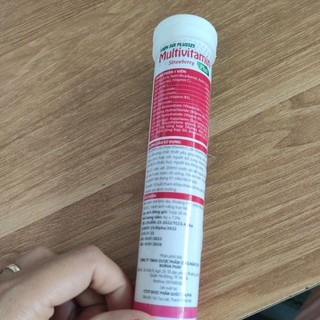 Sủi multivitamin VỊ DÂU thơm ngon ( tuýp To 20v x4 g)