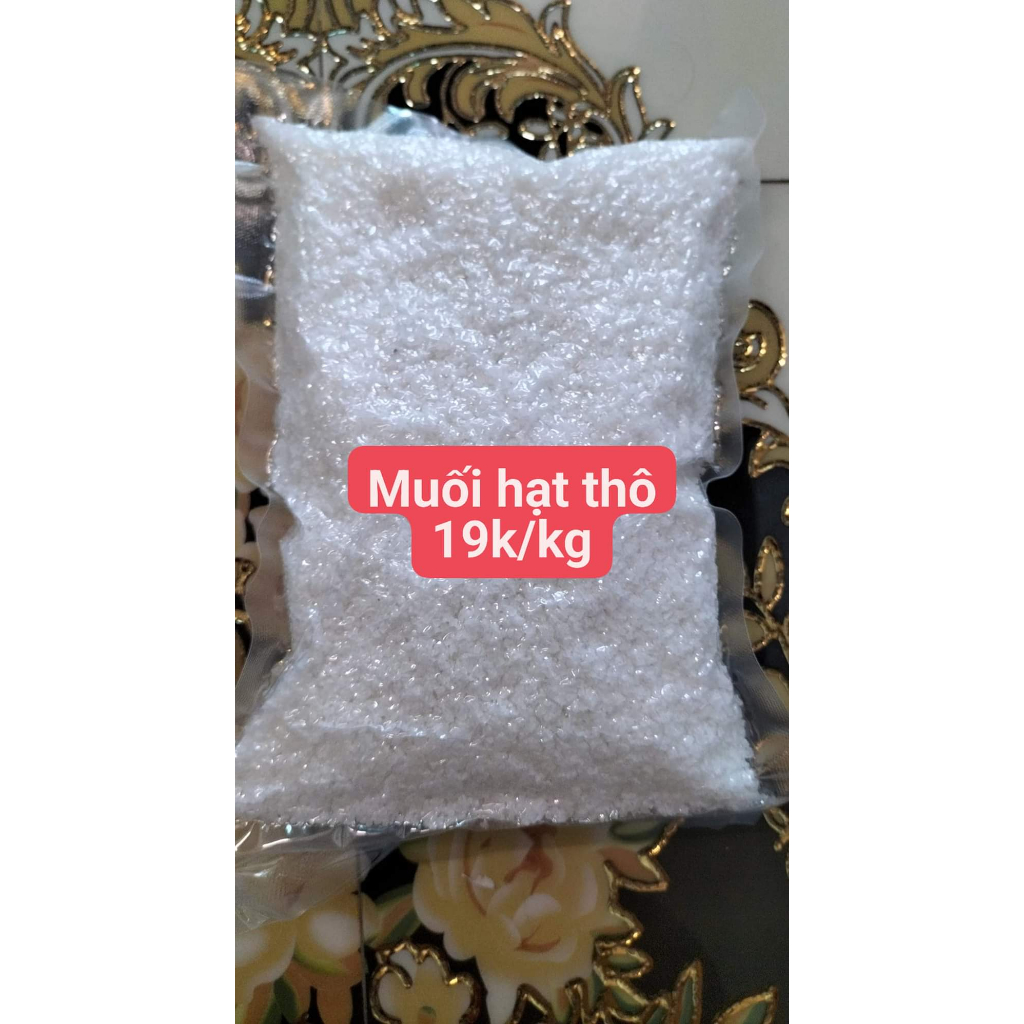 Muối hạt thô làm từ phương pháp thủ công phơi cát