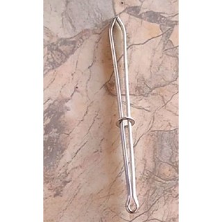 Dụng cụ luồn thun giúp luồn thun nhanh và dễ dàng