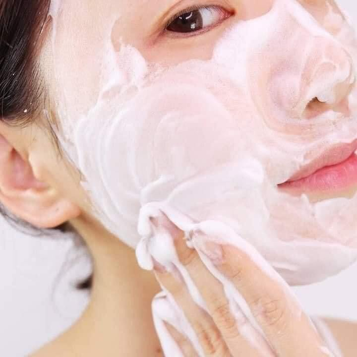 Sữa Rửa Mặt Kose Softymo Dưỡng Trắng Mềm Mịn Da Nhật Bản - Tuýp 220g