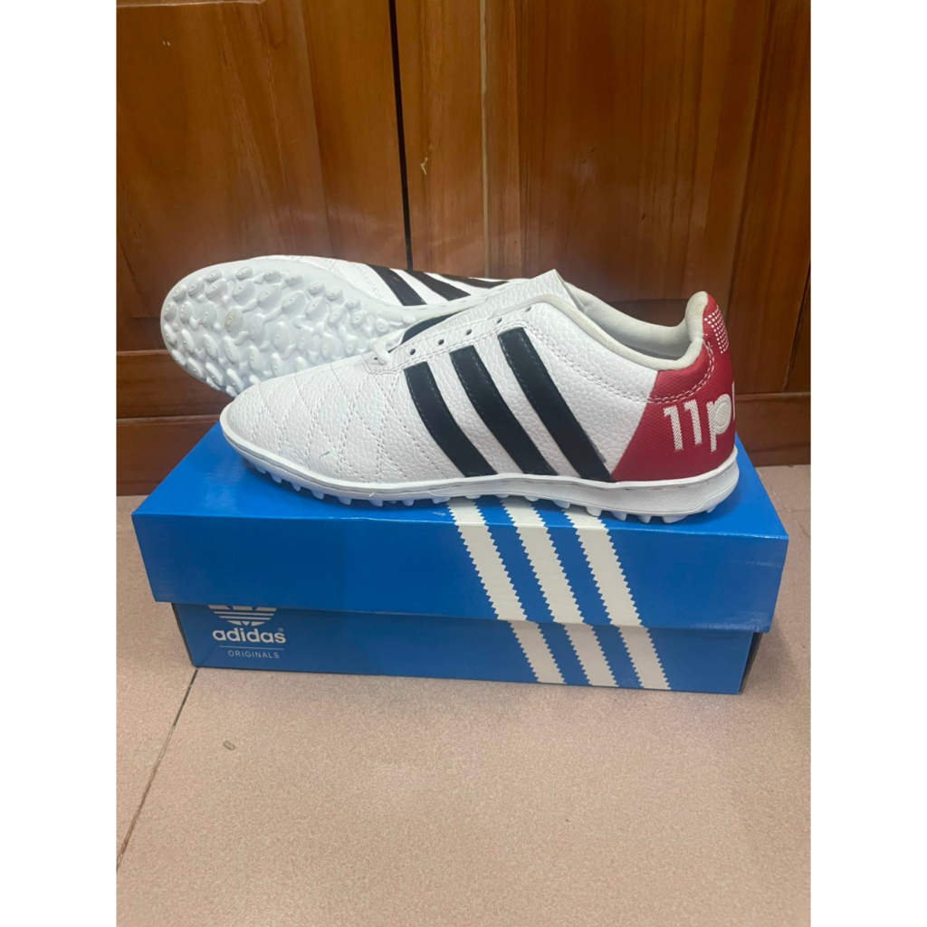 GIÀY ĐÁ BÓNG NAM, GIÀY 3 SỌC 11 PRO, ĐẾ CAO SU, ĐÃ KHÂU FULL ĐẾ