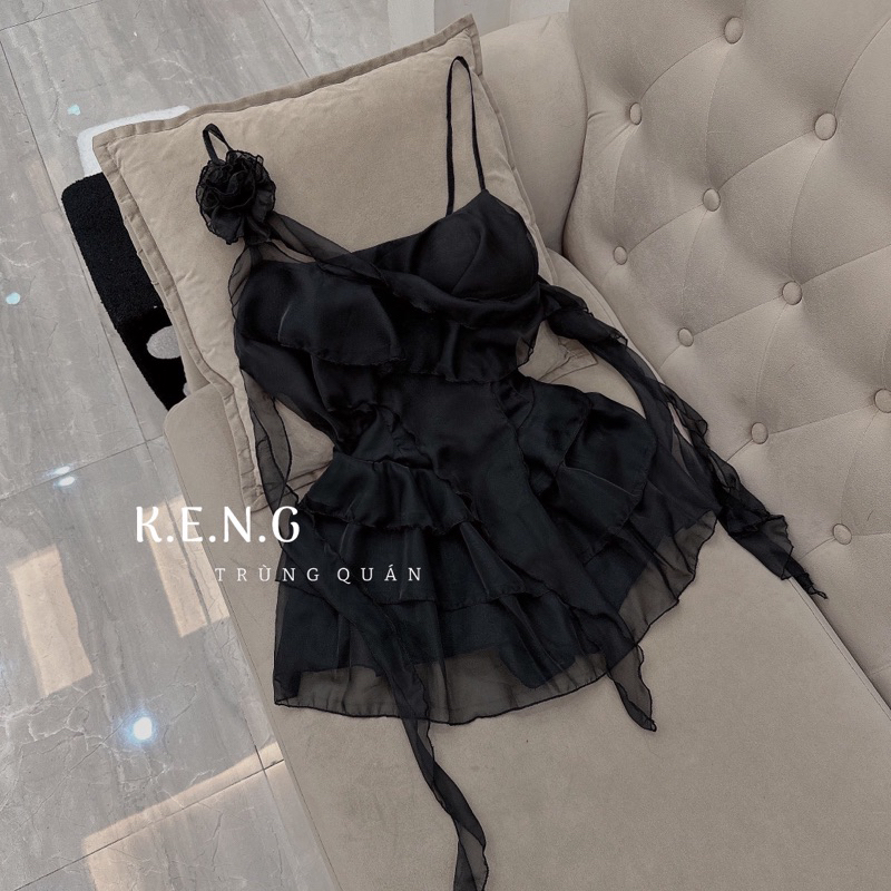 Đầm hai dây tơ  bèo kèm hoa đi chơi