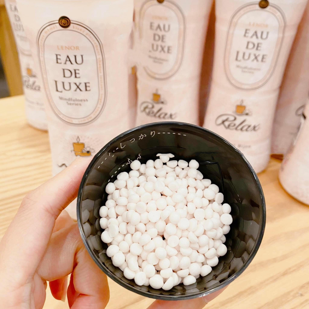 Viên xả vải cao cấp Lenor Eau De Luxe 520g