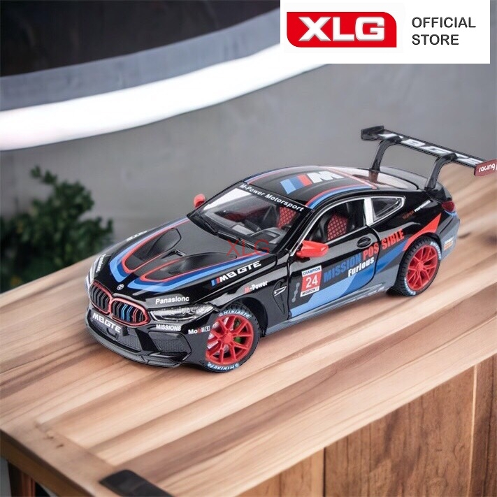 Mô hình xe BMW M8 GTE Sport 1:24 XLG bằng hợp kim có đèn âm thanh