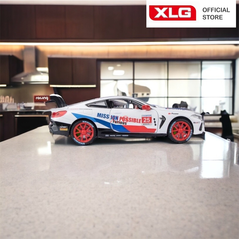 Mô hình xe BMW M8 GTE Sport 1:24 XLG bằng hợp kim có đèn âm thanh