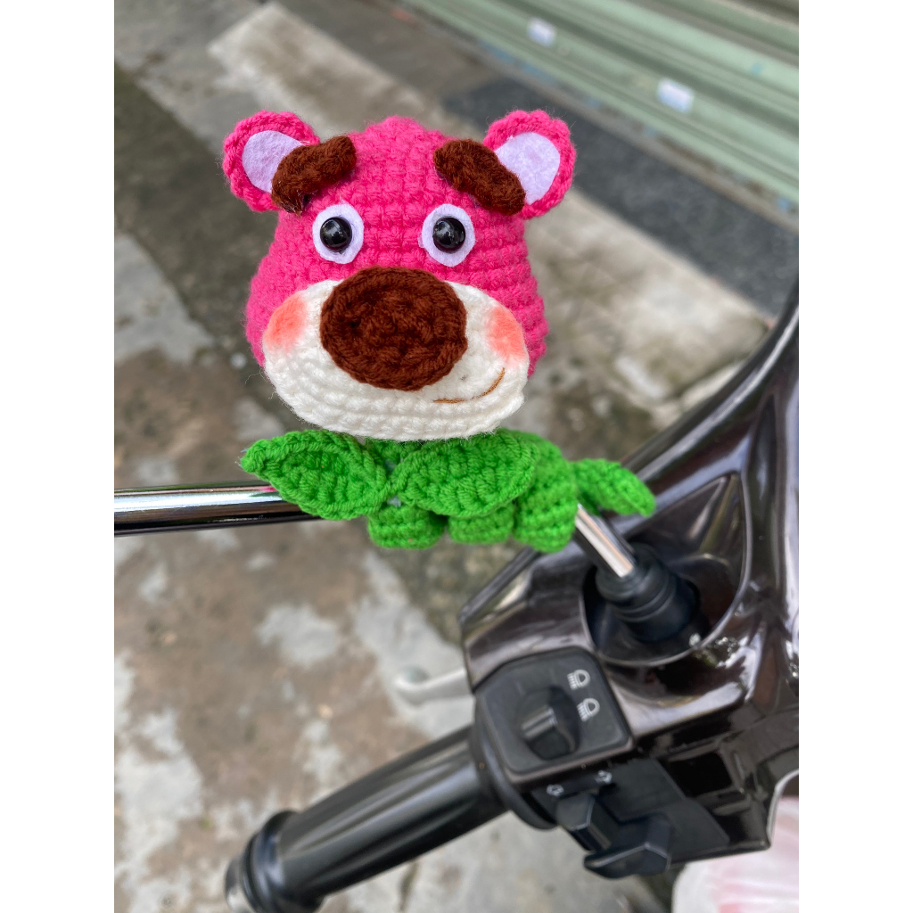 Bông hoa len gắn xe