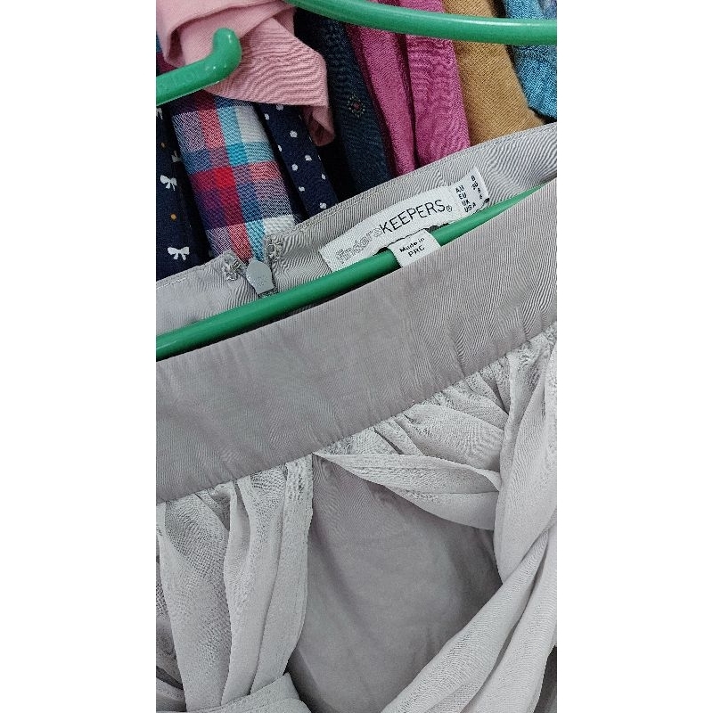 Chân váy nữ eo 68cm.