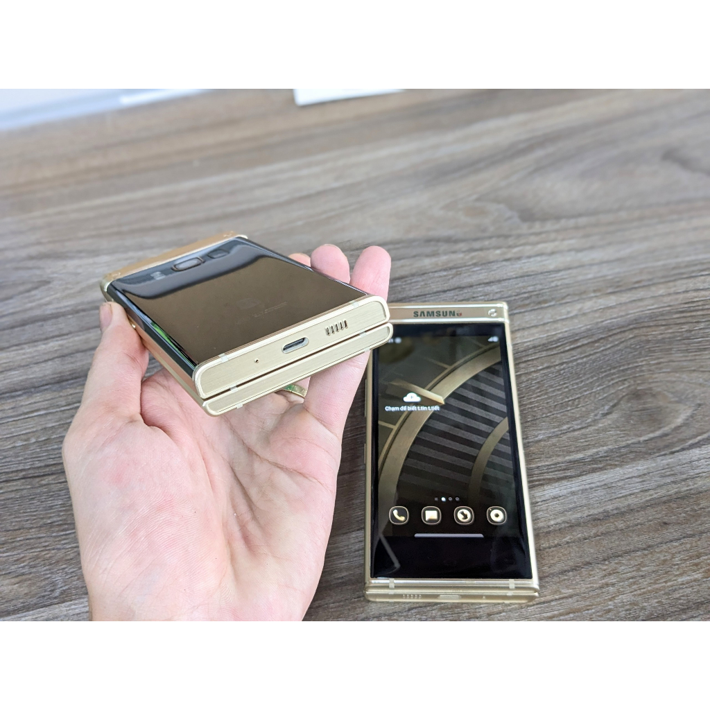 Điện thoại Samsung W2018 6G-64GB Snapdragon 835 Gold 2 màn hình Gập đẳng cấp - Playmobile