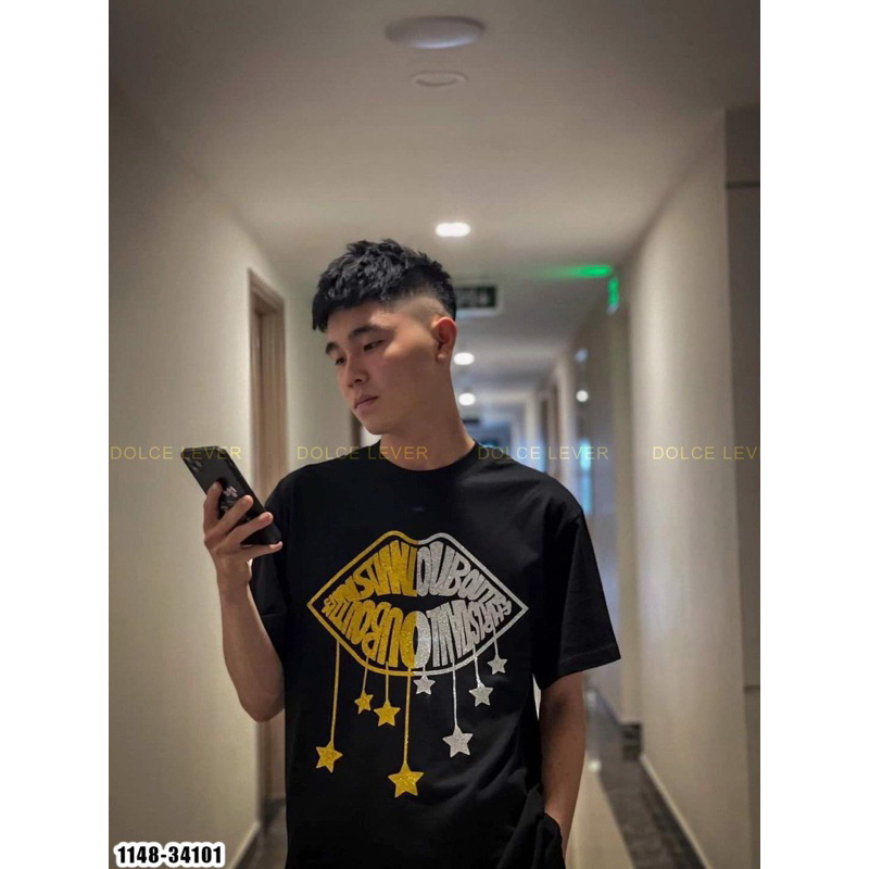 Áo Phông Nam Nữ In Chữ Louboutin Môi Sao Kim Tuyến Nhũ Bạc Vàng Hai Mặt - Áo Cộc Tay Siêu Cấp Dafnh Cho Các Boy Phố