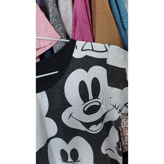Áo phông nữ size S, M.