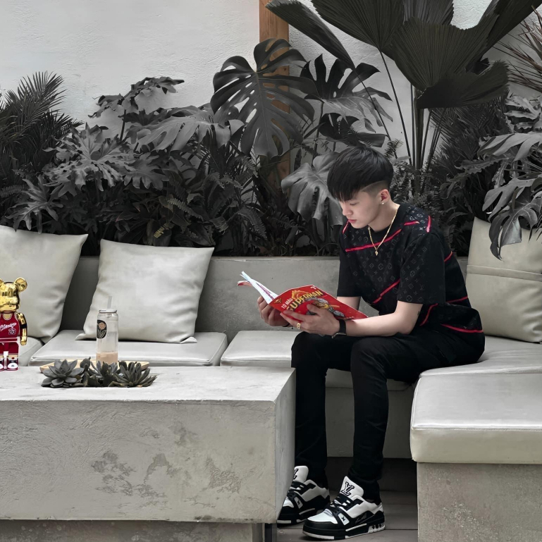 Áo thun LV chỉ đỏ phong cách trẻ trung năng động hottrend 2023, Áo Phông Unisex Nam Nữ #Hot #2023