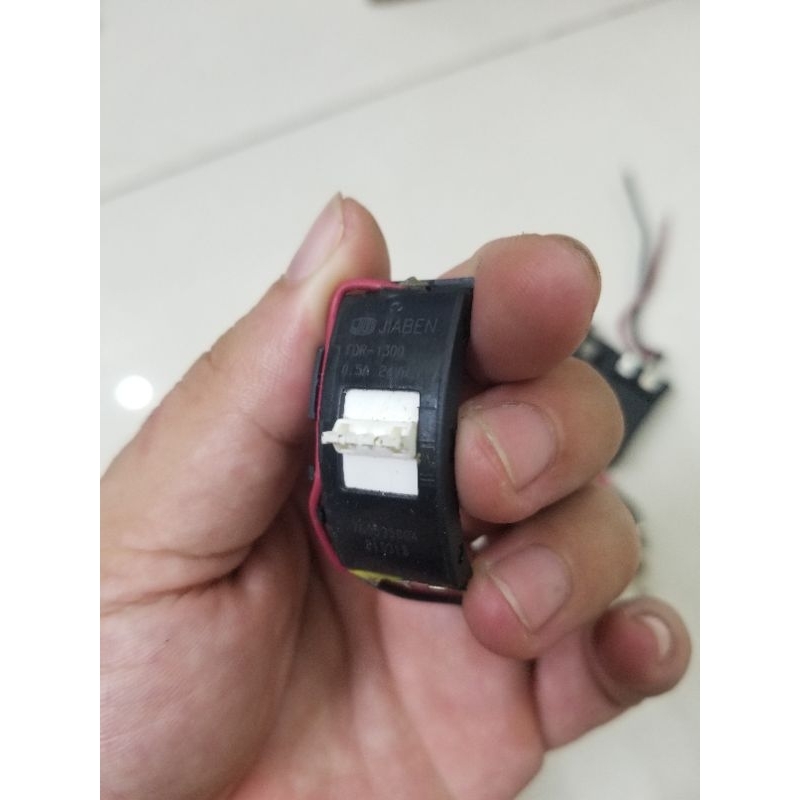 Cò máy khoan pin Ryobi có gạt 3 tốc độ