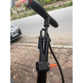 Bơm xe đạp xe máy có đồng hồ đo áp suất
