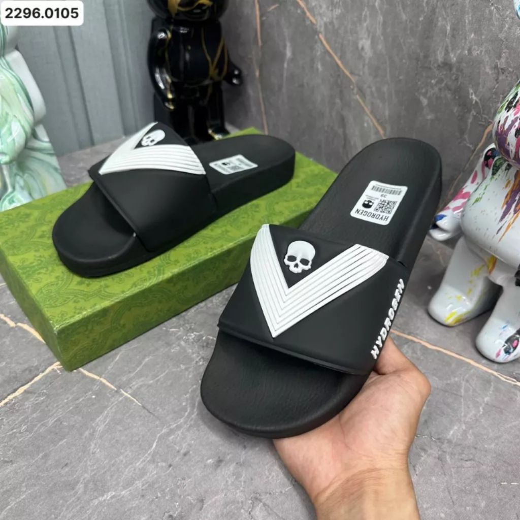 Dép nam quai ngang Hydrogen, dép có họa tiết đầu lâu và ngôi sao, dép rất hợp với mấy bạn nam thích mạnh mẽ