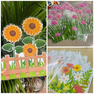 Hoa trang trí chân bảng , Kích thước 30x40cm , ép plastic,sẵn băng keo dán tường. trang trí lớp học
