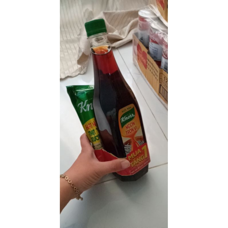 Nước mắm Knorr tròn vị 750ml tặng 1 bịch hạt nêm 150g