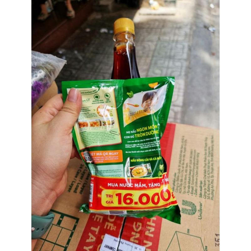 Nước mắm Knorr tròn vị 750ml tặng 1 bịch hạt nêm 150g