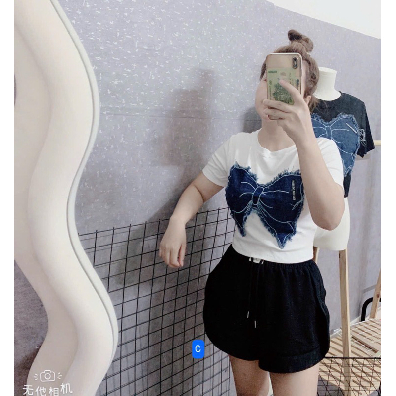 Áo thun croptop tay ngắn đính vải jeans tua rua