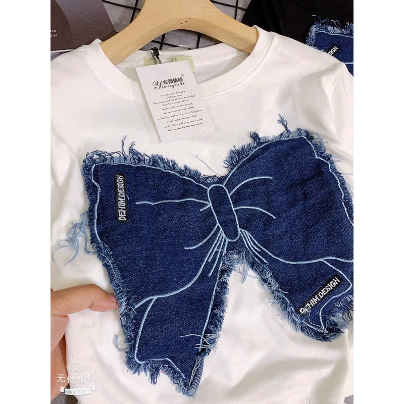 Áo thun croptop tay ngắn đính vải jeans tua rua