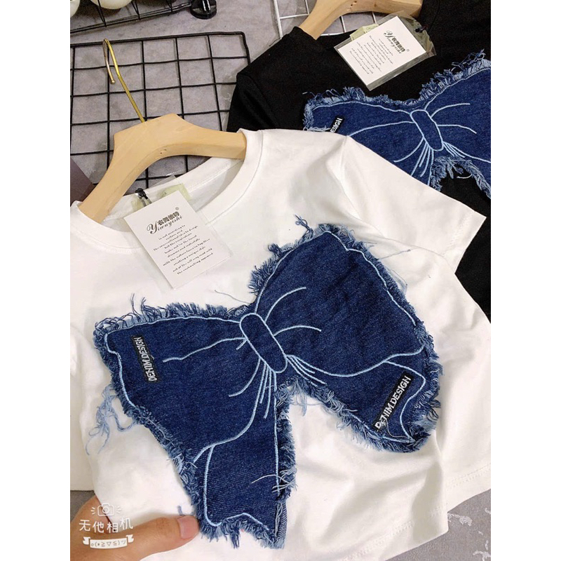 Áo thun croptop tay ngắn đính vải jeans tua rua