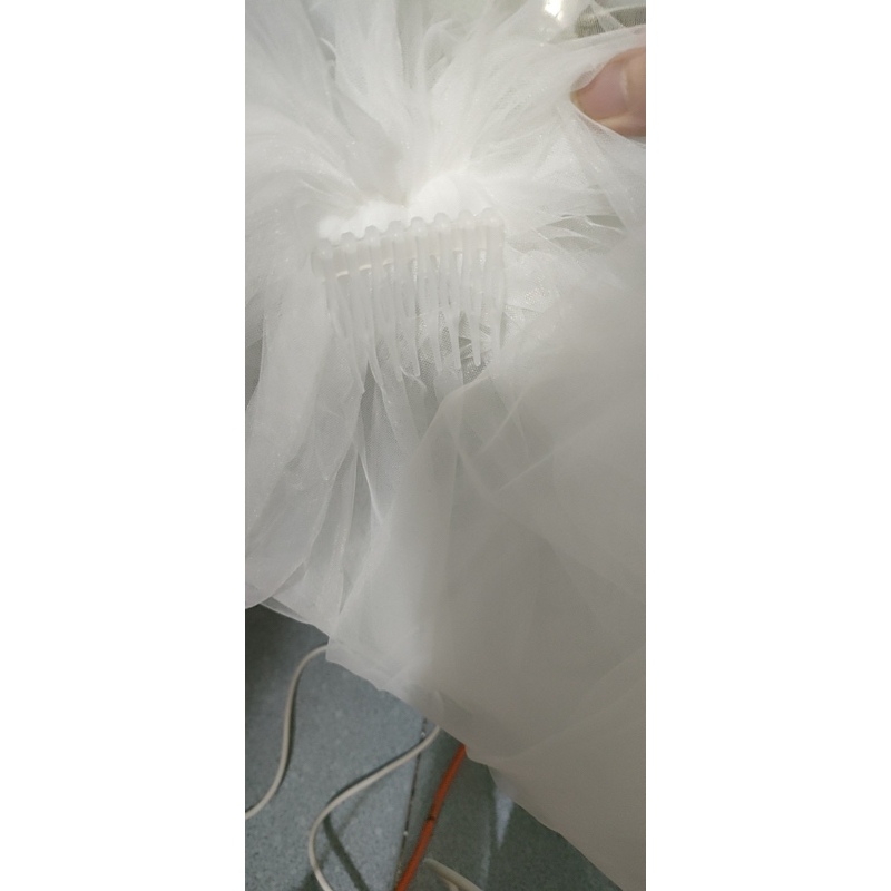 Voan cài tóc cô dâu