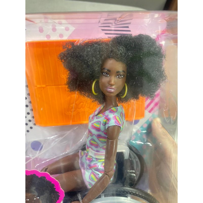 Búp bê barbie xe lăn