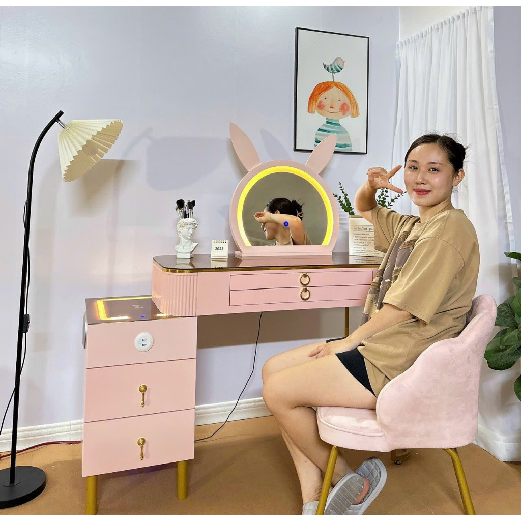 Bàn trang điểm thông minh, bàn phấn thông minh có loa sạc đèn đủ bộ cả ghế và gương tai thỏ dễ thương  - TN23