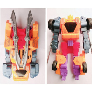 Robot biến hình thành oto