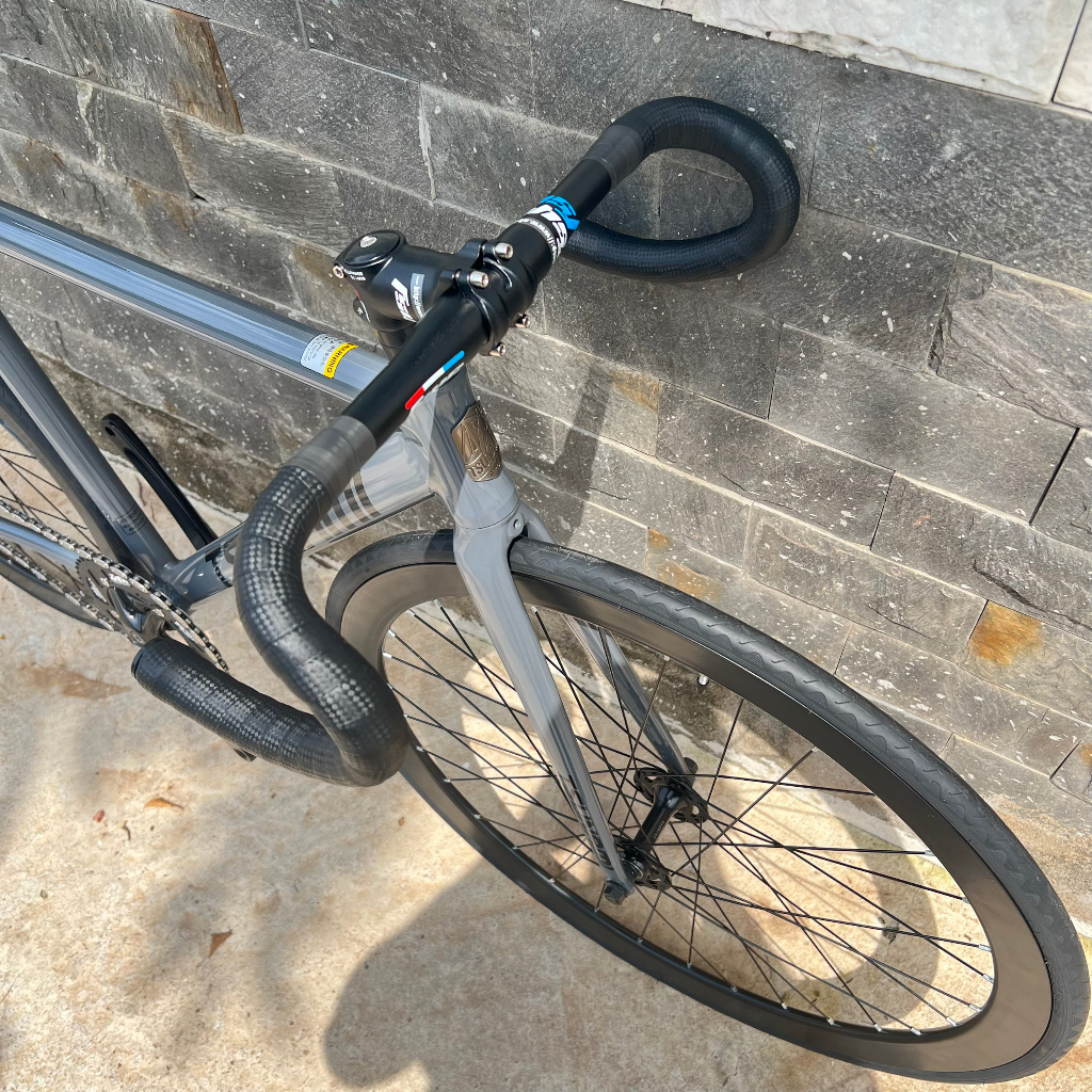 Xe đạp fixed gear TSUNAMI SNM100 cơ bản - Xám xi măng