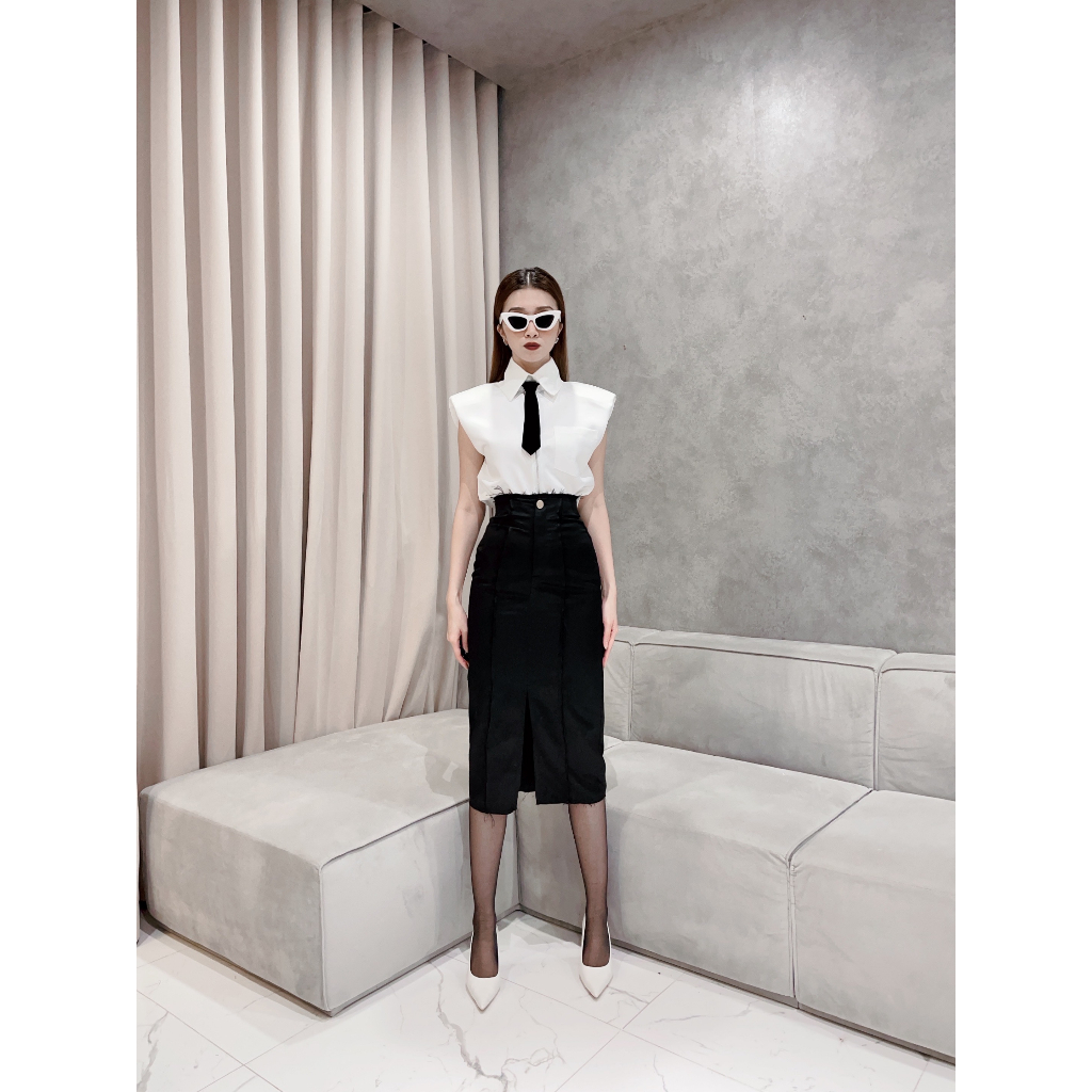 ÁO TRẮNG SN ĐỘN VAI KHOÁ KÉO TRƯỚC