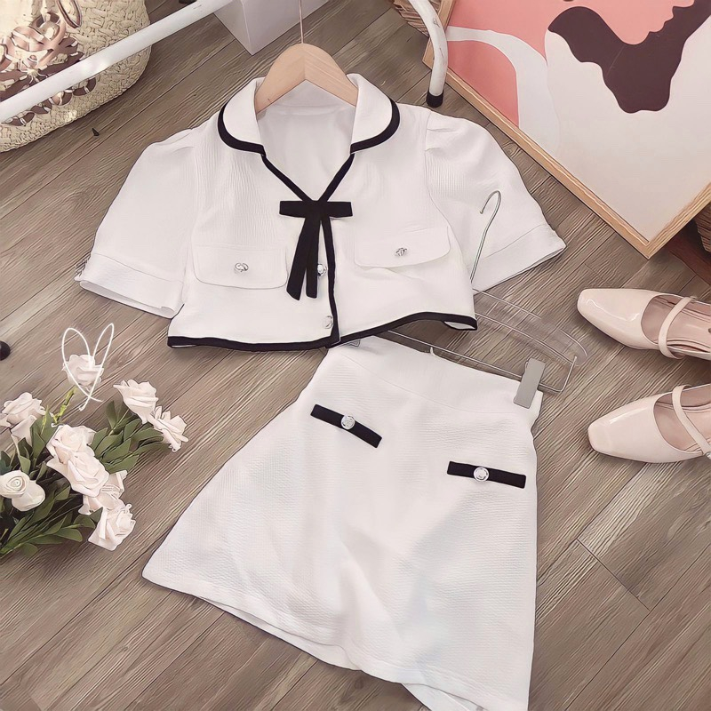 Sét Váy Xốp Cổ Sen Viền Đen Nơ 2 Nắp Túi + Chân Váy Chữ A