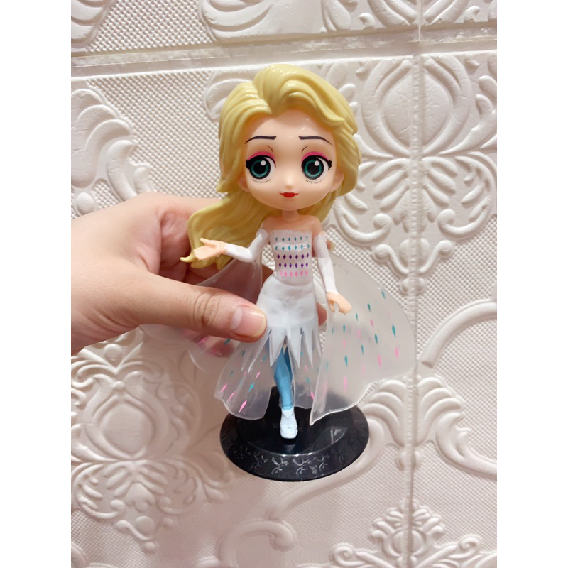 Trang trí Elsa trắng nhựa nhẹ
