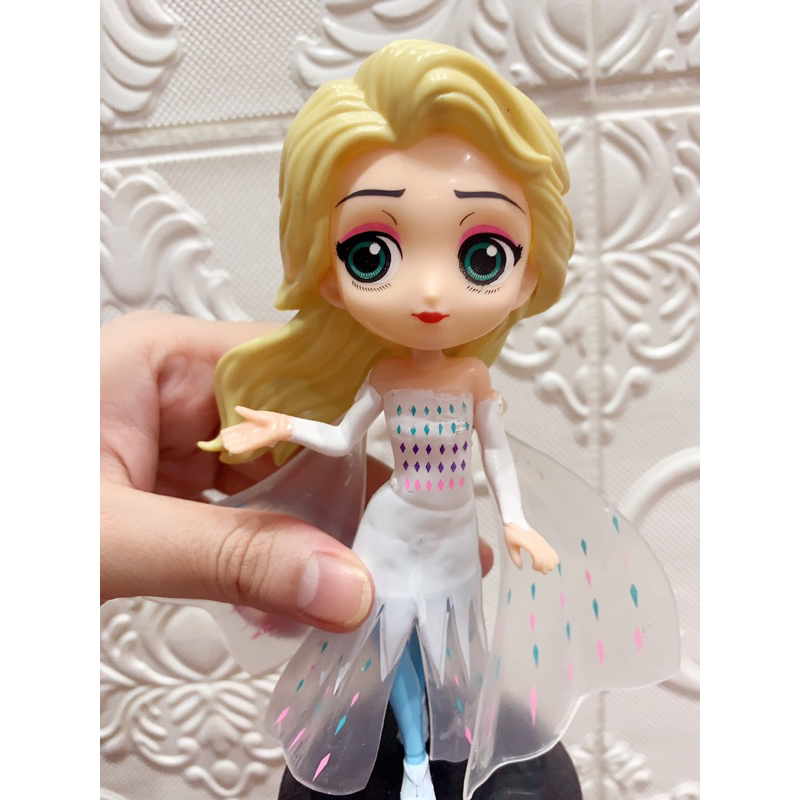 Trang trí Elsa trắng nhựa nhẹ