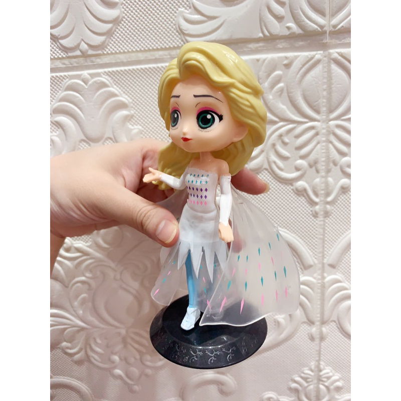 Trang trí Elsa trắng nhựa nhẹ