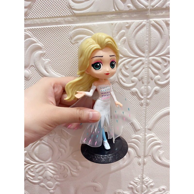 Trang trí Elsa trắng nhựa nhẹ