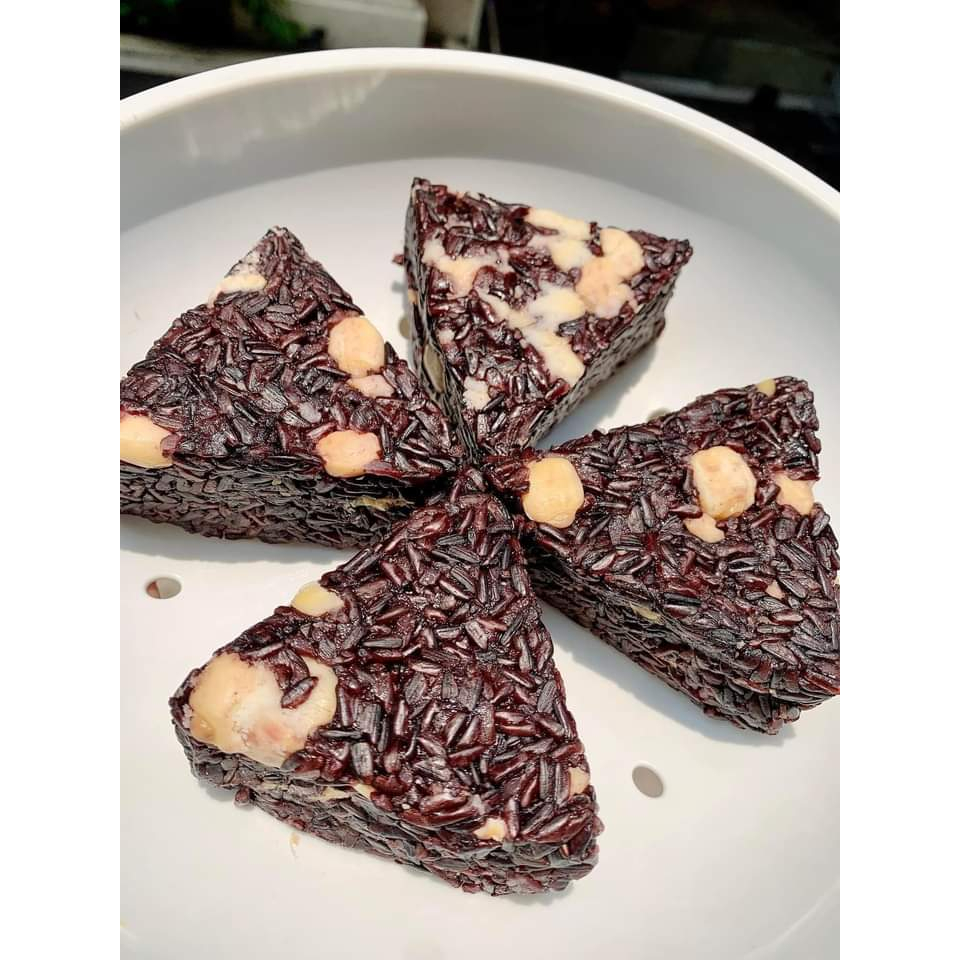 Cơm gạo lứt đen ăn liền mix hạt sen gói 700gr 6 miếng