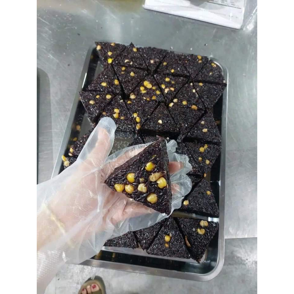 Cơm gạo lứt đen ăn liền mix hạt sen gói 700gr 6 miếng