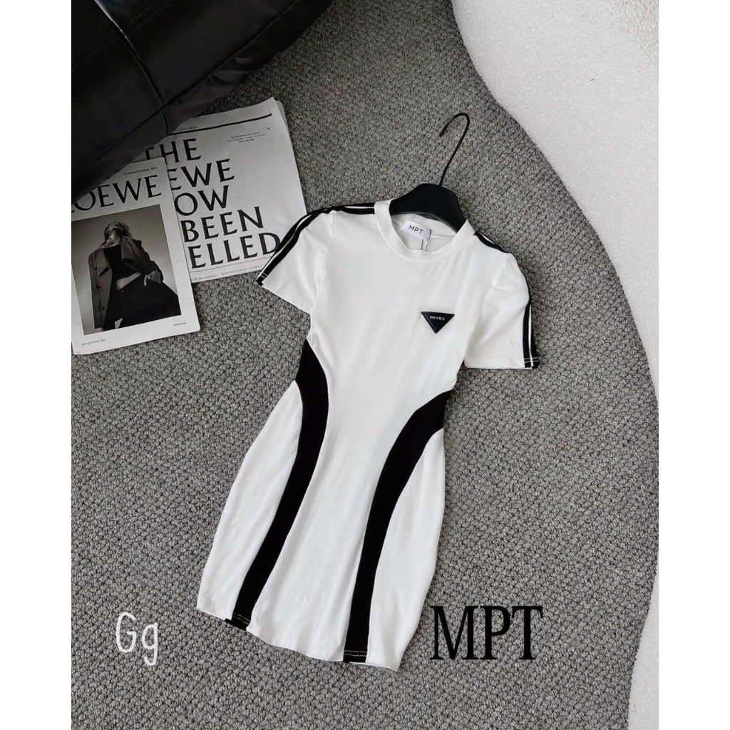 Đầm body nữ thun gân dáng ngắn tay ngắn đính logo tam giác phối màu xinh xắn