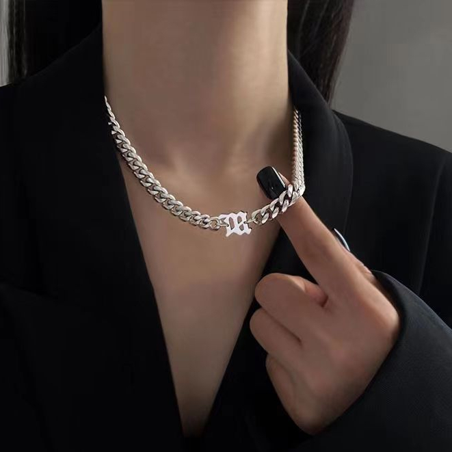 Dây chuyền titan không gỉ chữ B nam nữ loại xích lớn