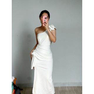 váy dạ hội size M-L màu trắng sang trọng còn tag - xẻ tà có quần bảo hộ