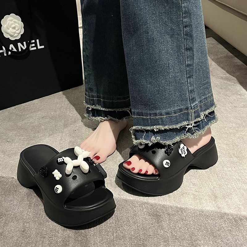 Dép nữ gắn hình sticker  sinh động qc