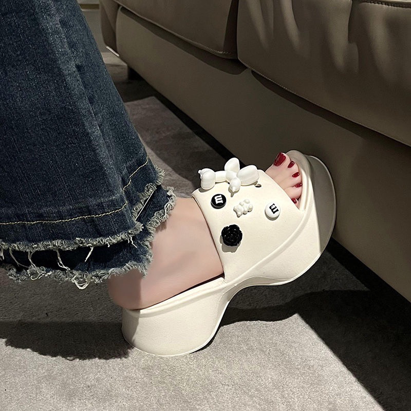 Dép nữ gắn hình sticker  sinh động qc