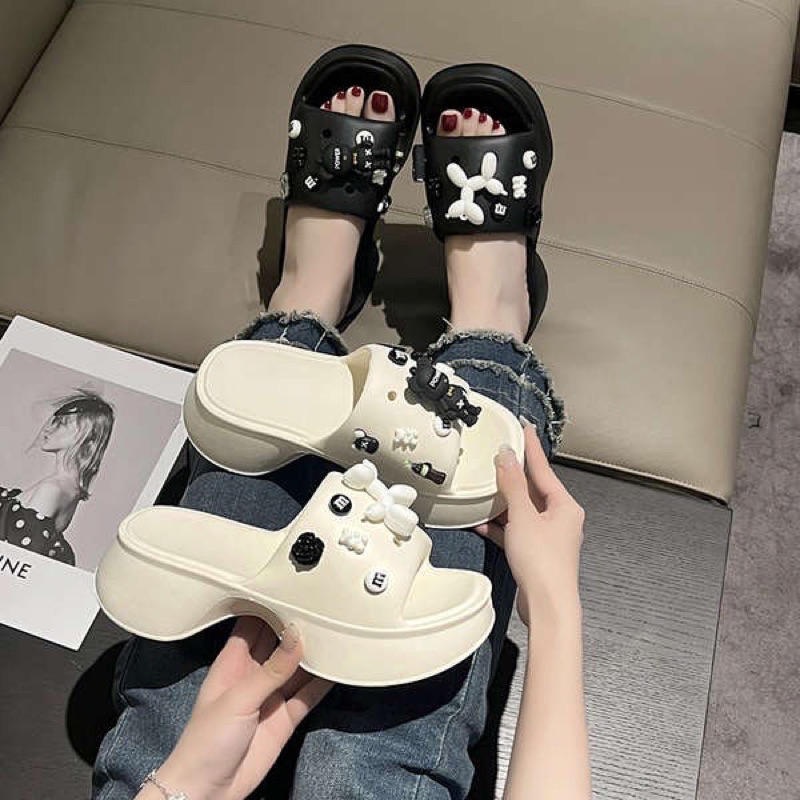 Dép nữ gắn hình sticker  sinh động qc