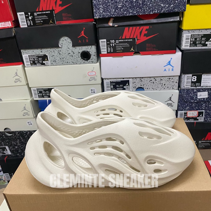 Giày YEEZY FOAM RUNNER