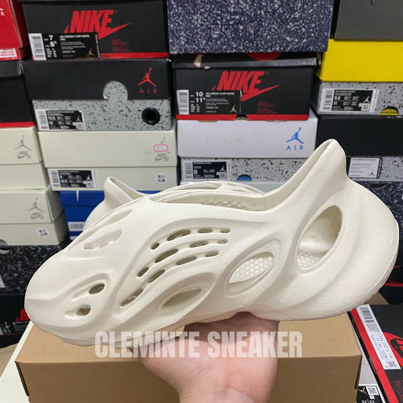 Giày YEEZY FOAM RUNNER