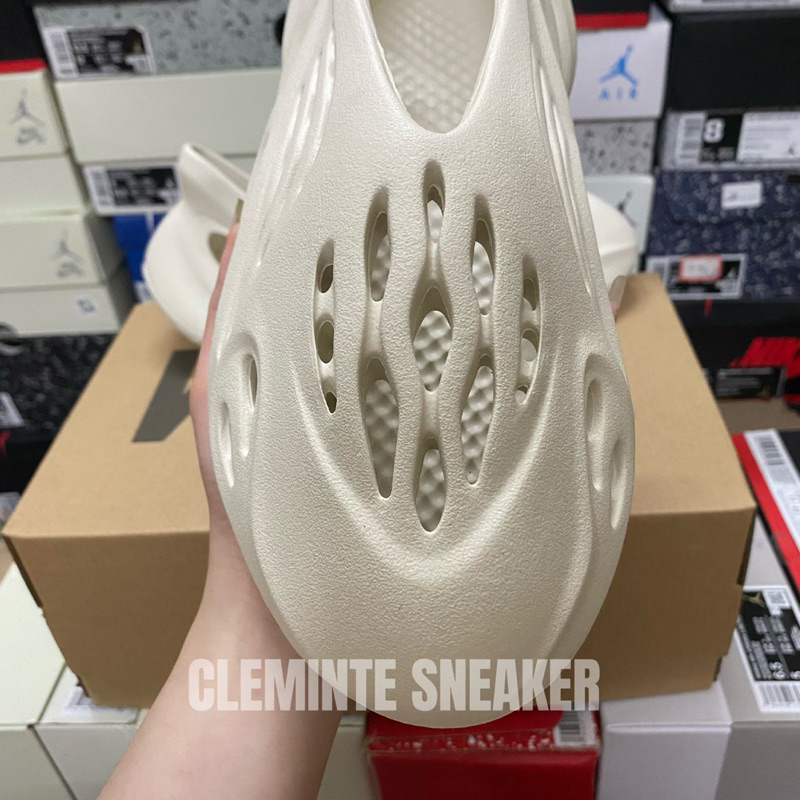 Giày YEEZY FOAM RUNNER