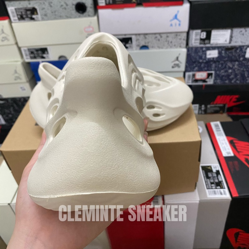Giày YEEZY FOAM RUNNER