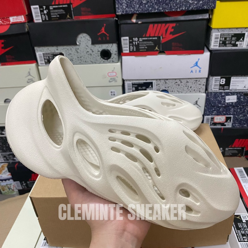 Giày YEEZY FOAM RUNNER