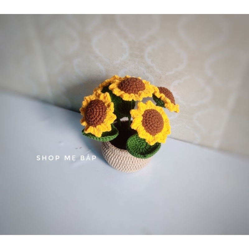 Chậu hoa Tuylip len 6 bông, Hướng dương,Dâu tây bằng len, phối màu theo yêu cầu .